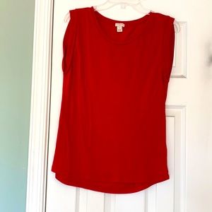 Sleeveless red Jcrew tee.